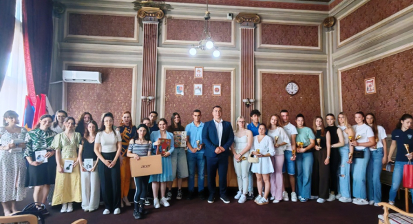 Najuspešnijim srednjoškolcima iz Bečeja…