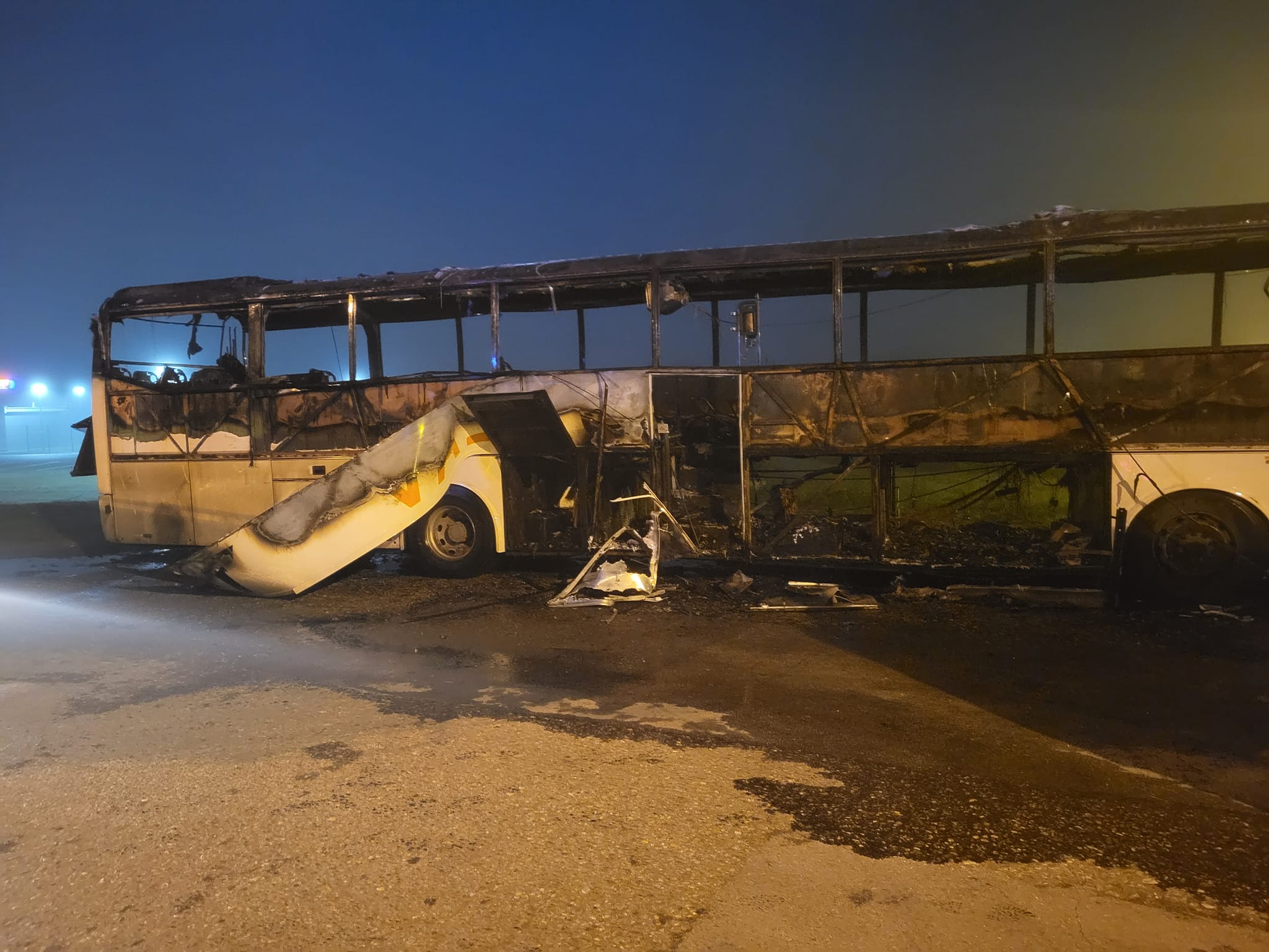 Požar u Novom Miloševu: Vatra zahvatila dva autobusa
