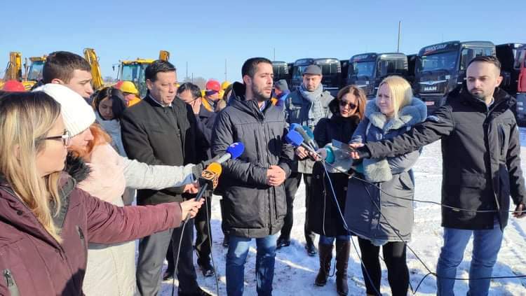 Novi Bečej: Ministar Momirović obišao početak radova na izgradnji kanalizacione mreže 