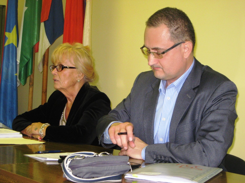 mr Mirjana Tomić Jovanović advokat u Novom Sadu i potpredsednik Ogranka AKV u Novom Sadu i advokat Srđan Gligorić predsednik sekcije advokata Bečeja